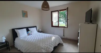 Télévision ou salle de divertissement dans l'établissement Maison familiale Cazaux