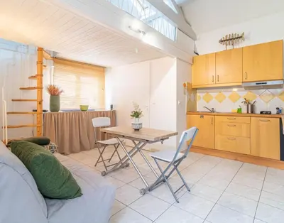 Cuisine ou kitchenette dans l'établissement Jolie petite maison climatisée parking privé