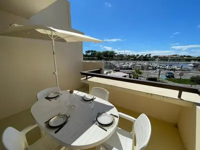 Balcon ou terrasse dans l'établissement Charmant Studio Rénové au Port de Capbreton - Idéal Pour 4 Pers. - FR-1-413-247
