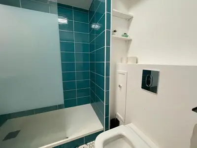 Salle de bains dans l'établissement Charmant Studio Rénové au Port de Capbreton - Idéal Pour 4 Pers. - FR-1-413-247