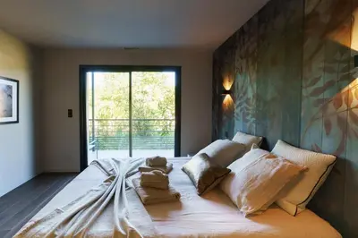Un ou plusieurs lits dans un hébergement de l'établissement MAISON CHAPRON Villa de standing avec piscine, calme et golf à Biscarrosse