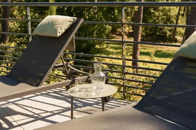 Balcon ou terrasse dans l'établissement MAISON CHAPRON Villa de standing avec piscine, calme et golf à Biscarrosse