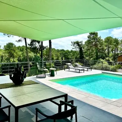 MAISON CHAPRON Villa de standing avec piscine
