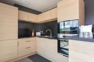 Cuisine ou kitchenette dans l'établissement Chalet familial avec SPA
