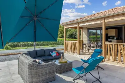 Balcon ou terrasse dans l'établissement Chalet familial avec SPA