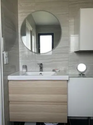 Salle de bains dans l'établissement Maison proche océan à tosse