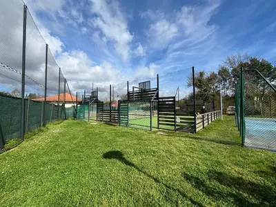 Tennis ou squash au sein de le camping ou à proximité