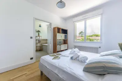 Un ou plusieurs lits dans un hébergement de l'établissement Villa Violette - Piscine privée