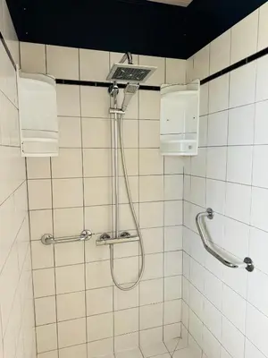 Salle de bains dans l'établissement Villa piscine à 5 min de l'océan