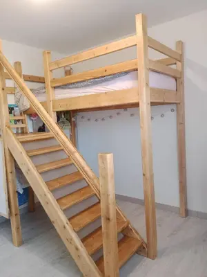 Un ou plusieurs lits superposés dans un hébergement de l'établissement Maison 120 m2, piscine chauffée, en bordure de forêt
