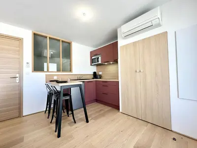 Cuisine ou kitchenette dans l'établissement Le Jungle - Neuf - Parking Privé - Hyper Centre