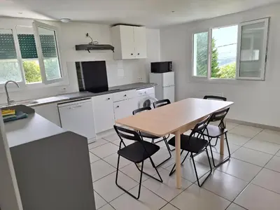 Cuisine ou kitchenette dans l'établissement Maison Harandi Etxea