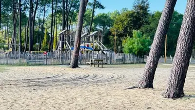 Aire de jeux pour enfants de l'établissement Les Cottages du Lac