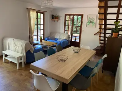 Coin salon dans l'établissement Maison landaise au cœur de Moliets