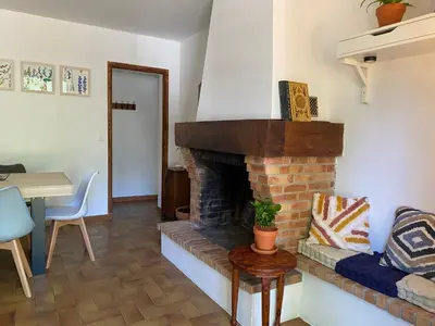 Coin salon dans l'établissement Maison landaise au cœur de Moliets