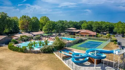 Piscine de l'établissement Cottage Les 2 Chardon ou située à proximité