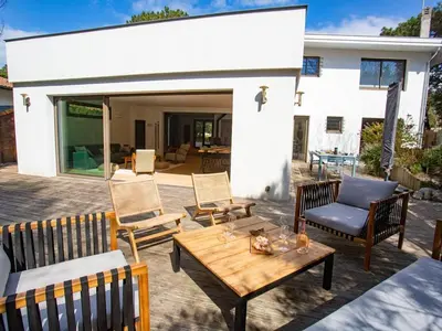 Coin salon dans l'établissement Villa rénovée avec spa et piscine chauffée à Hossegor, proche plage et golf - FR-1-791-8