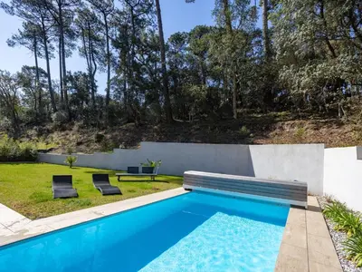 Piscine de l'établissement Villa avec Piscine Chauffée à 200m du Lac d'Hossegor - FR-1-791-6 ou située à proximité