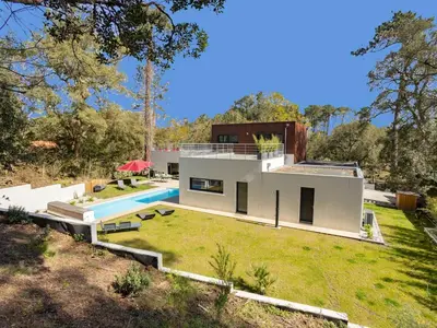 Piscine de l'établissement Villa avec Piscine Chauffée à 200m du Lac d'Hossegor - FR-1-791-6 ou située à proximité