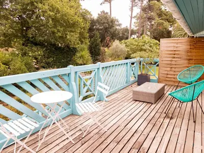 Balcon ou terrasse dans l'établissement Spacieuse villa au golf avec piscine privée, parking, et services de conciergerie - FR-1-791-23