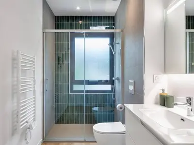 Salle de bains dans l'établissement Villa de Luxe à Seignosse: Golf, Piscine Chauffée, Proche Plages - FR-1-791-25