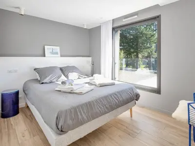 Un ou plusieurs lits dans un hébergement de l'établissement Villa d'exception avec piscine chauffée, proche plages et commodités - FR-1-791-22