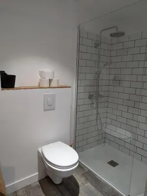 Salle de bains dans l'établissement Chambre California