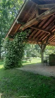 Jardin de l'établissement Les chambres du trouilh