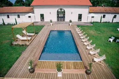 Piscine de l'établissement Domaine de Bouhémy ou située à proximité