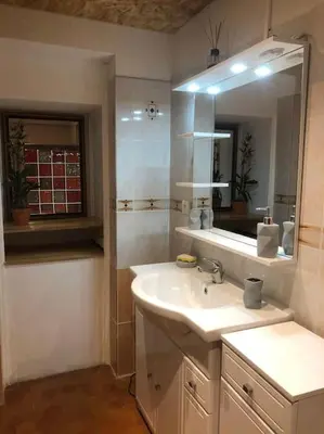 Salle de bains dans l'établissement Vaste appartement, jardin, proximité océan
