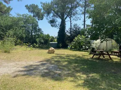 Jardin de l'établissement Vaste appartement, jardin, proximité océan