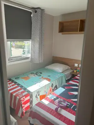 Un ou plusieurs lits dans un hébergement de l'établissement Mobilhome 8 personnes au bord de l'Océan