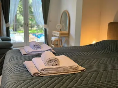 Un ou plusieurs lits dans un hébergement de l'établissement Villa de luxe avec piscine au cœur de Hossegor, proche golf, plage et lac - FR-1-791-9