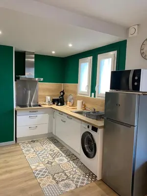 Cuisine ou kitchenette dans l'établissement Rue de la paix