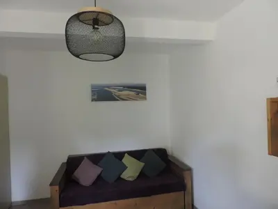 Coin salon dans l'établissement Confortable appartement proche du lac et pistes cyclables pour 6 personnes
