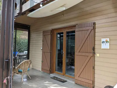 Terrasse ou espace extérieur de l'établissement Biscarrosse Lac Charmante Maison en bois 9 couchages proche lac