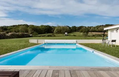 Piscine de l'établissement Appartement en pleine nature à 10 minutes de Dax ou située à proximité