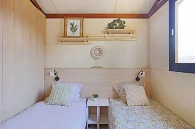 Un ou plusieurs lits dans un hébergement de l'établissement Mobilhome 212 6 couchages camping 4 étoiles