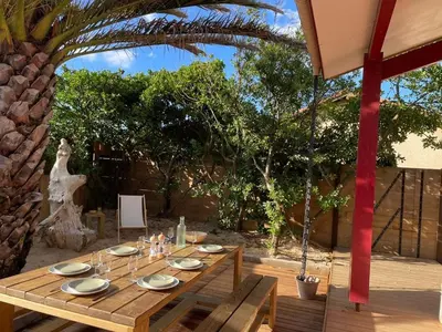 Jardin de l'établissement Villa rénovée avec accès plage, clim, WiFi, parking - FR-1-413-248