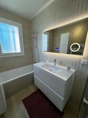 Salle de bains dans l'établissement Maison de vacances