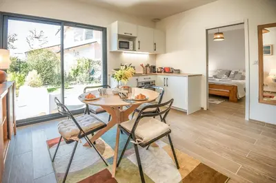 Cuisine ou kitchenette dans l'établissement Escapade à 2 Bassin Arcachon - jardin - WiFI