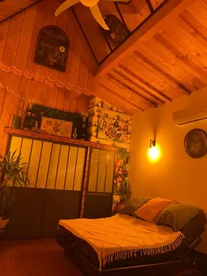 Un ou plusieurs lits dans un hébergement de l'établissement Chalet Atypique VUE Piscine
