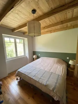 Un ou plusieurs lits dans un hébergement de l'établissement Maison de Campagne avec Piscine