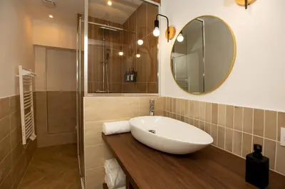 Salle de bains dans l'établissement Le Zénith - Un havre de paix à Dax