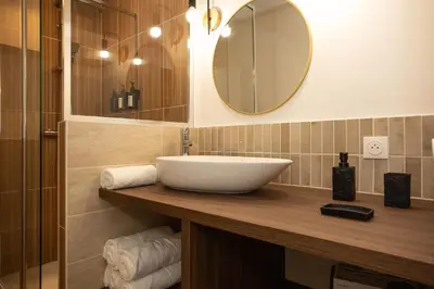 Salle de bains dans l'établissement Le Zénith - Un havre de paix à Dax