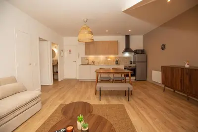 Cuisine ou kitchenette dans l'établissement Le Zénith - Un havre de paix à Dax