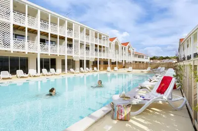 Piscine de l'établissement Résidence Goélia Les Balcons des Pêcheurs ou située à proximité