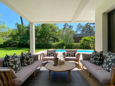 Piscine de l'établissement Villa d'Exception avec Piscine et Jardin Proche Plages et Lac à Hossegor - FR-1-791-5 ou située à proximité