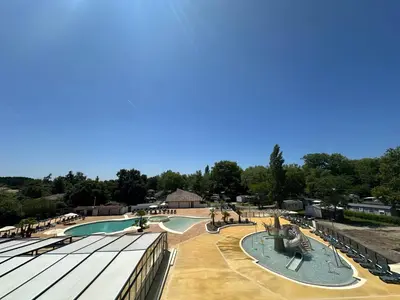 Piscine de l'établissement Location mobile-home confort face au lac ou située à proximité