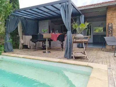 Piscine de l'établissement Le petit Pelanne ou située à proximité